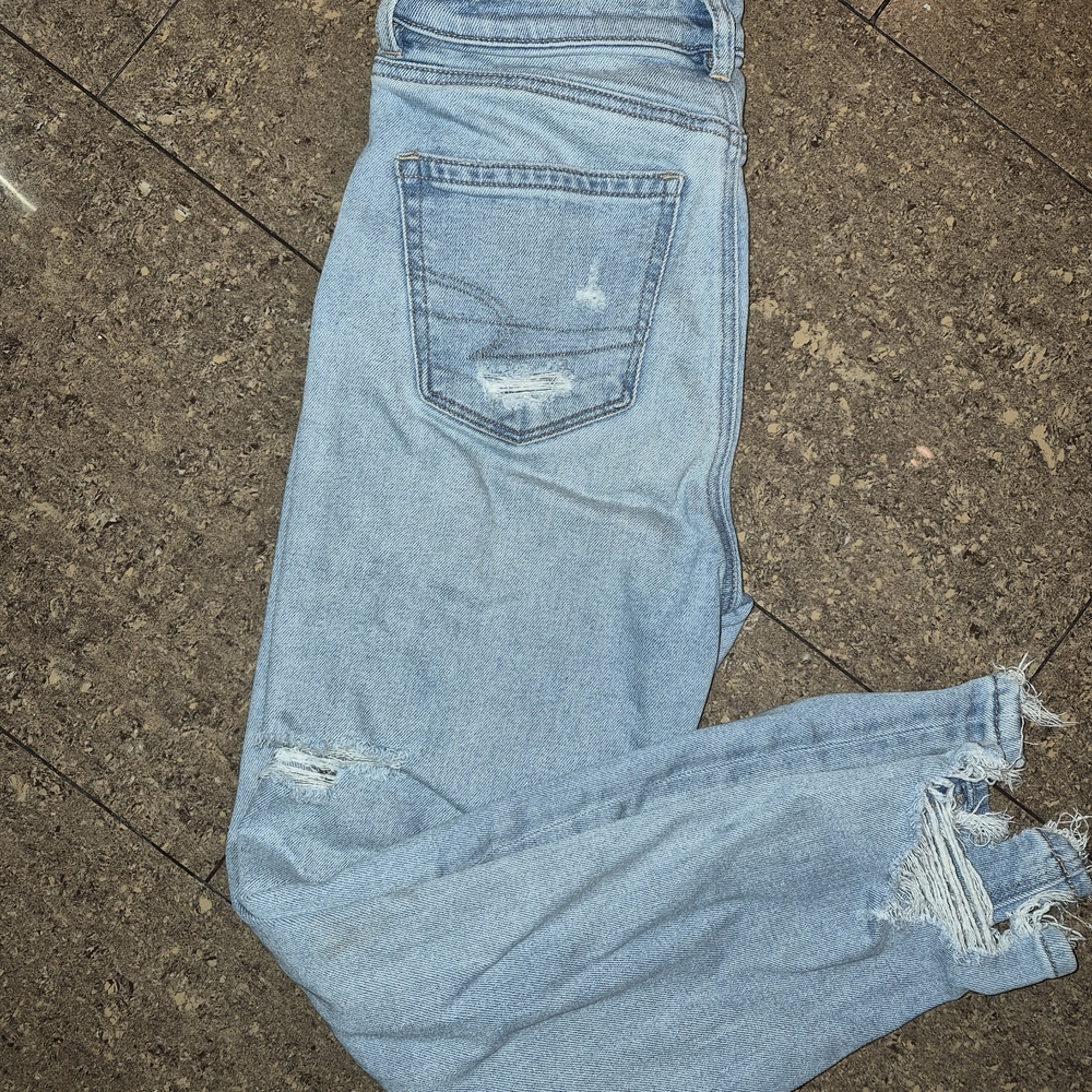 American Eagle Outfitters Light Blue Distressed Cropped Jeans
